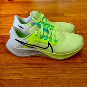 Nike Pegasus neon sneaker